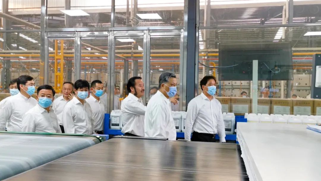聚焦|馬興瑞省長(cháng)蒞臨將軍企業(yè)巖板研發(fā)智造基地調研(圖2)