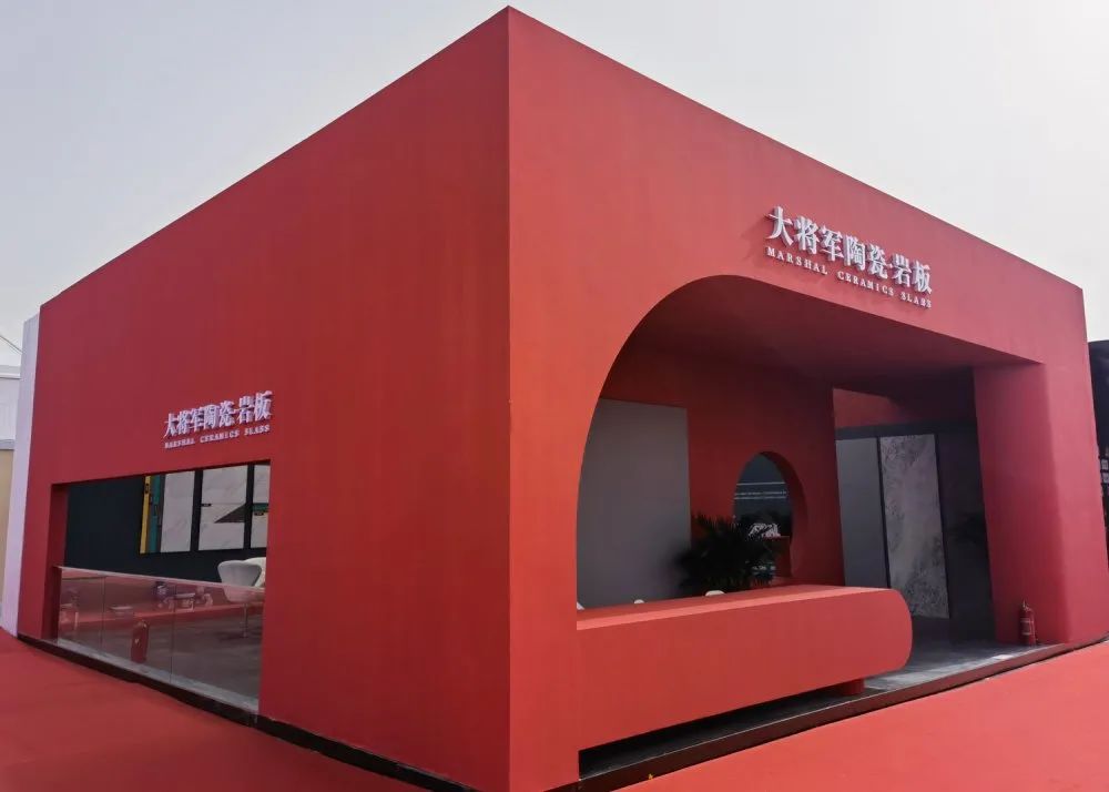 焦點(diǎn)！大將軍驚艷亮相雄安德維斯建博會，流量爆棚引圍觀！(圖2)