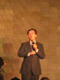 2011年度中國優(yōu)秀陶瓷經(jīng)銷(xiāo)商頒獎典禮，大將軍載譽(yù)而歸！
(圖1)