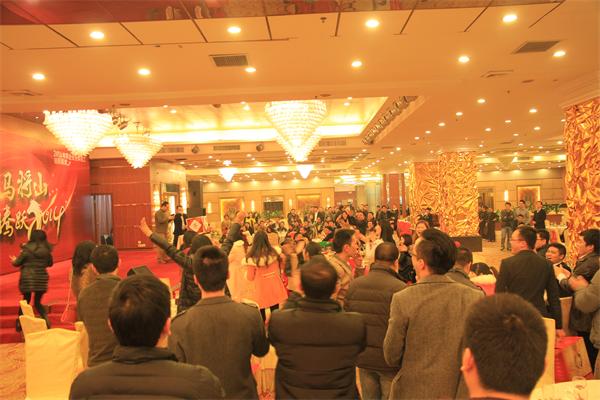 縱馬將山 騰躍2014——將軍企業(yè)2014年迎新聯(lián)歡晚會(huì )圓滿(mǎn)舉辦
(圖3)