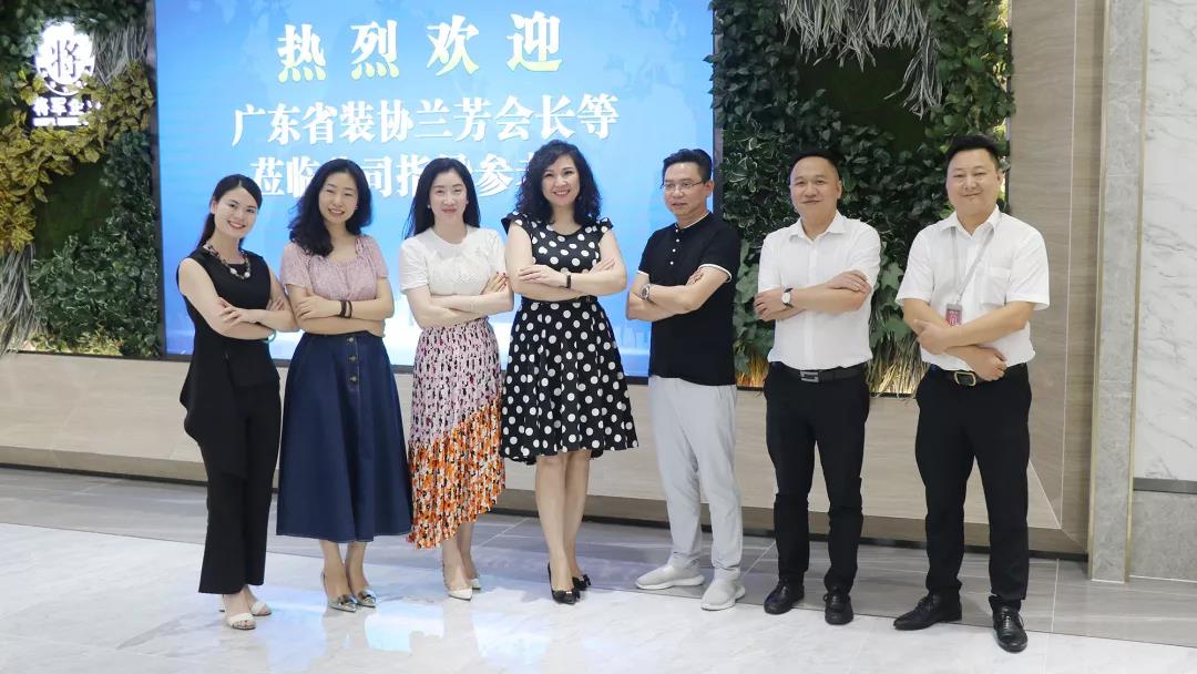 快訊丨河南瀚海大觀(guān)地產(chǎn)戰略集采考察團蒞臨大將軍陶瓷參觀(guān)交流
(圖11)