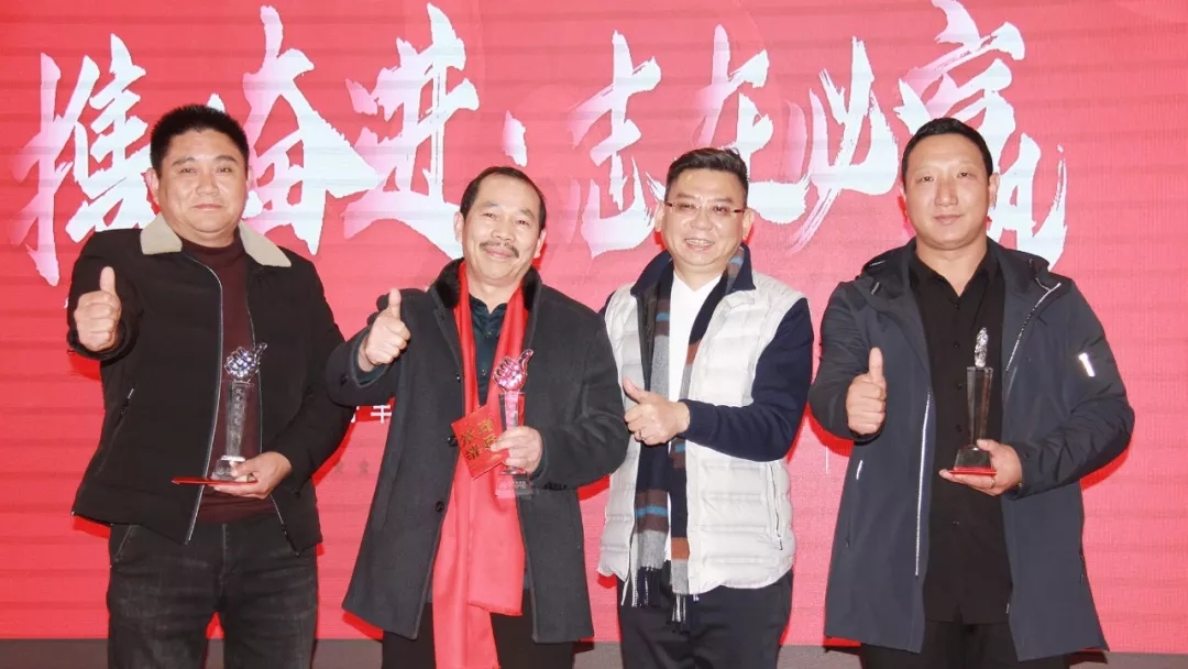 大將軍陶瓷鄭州營(yíng)銷(xiāo)中心年會(huì )隆重舉行
(圖11)